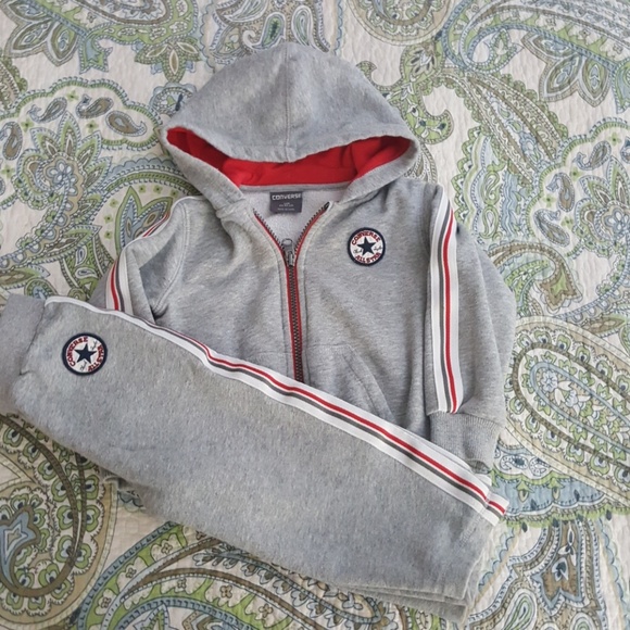 converse jogging suit